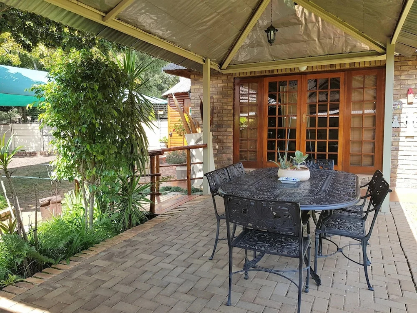 Aandbloem Guest House