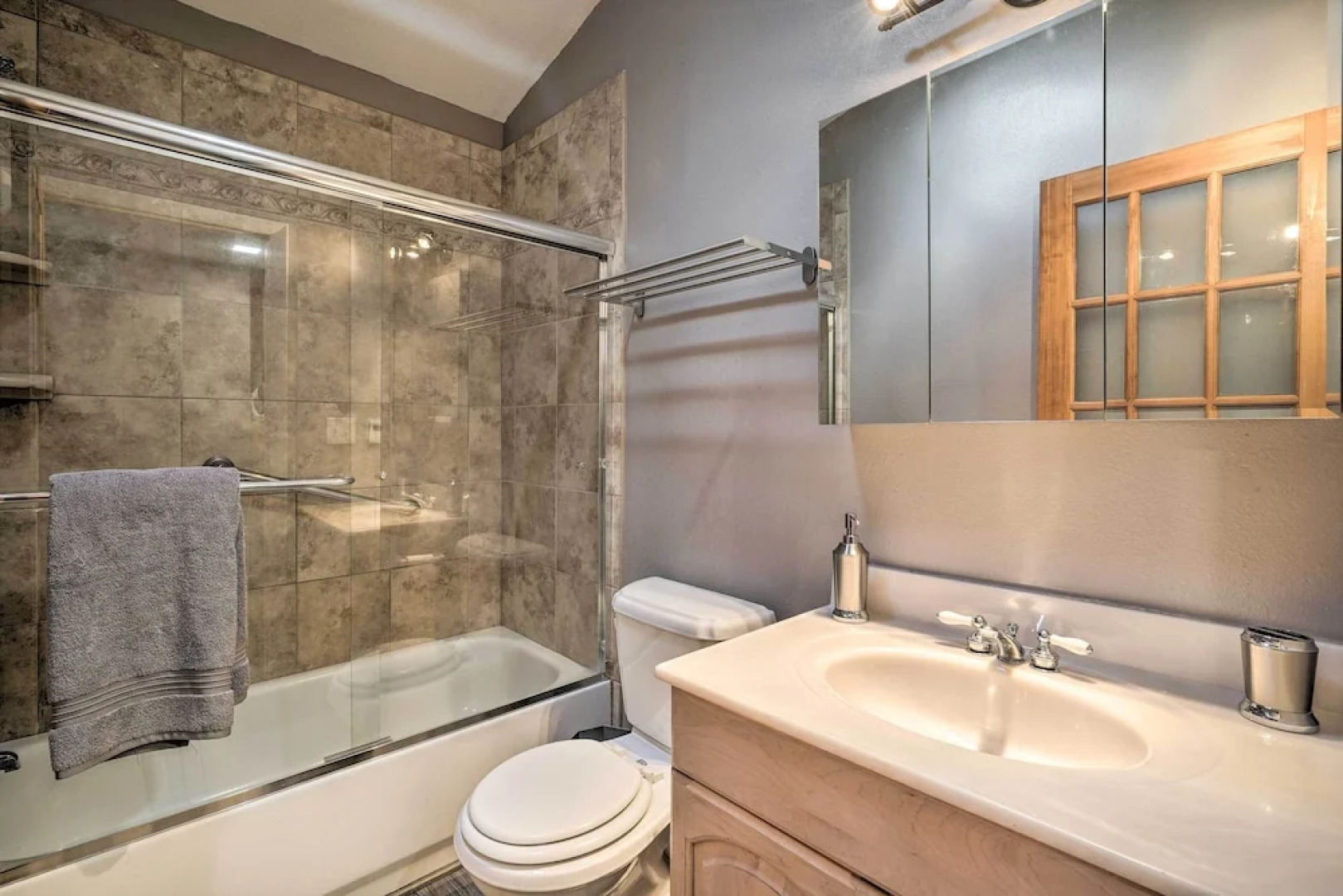 Hot Tub, Deck & Grill: Mtn-view Divide Cabin