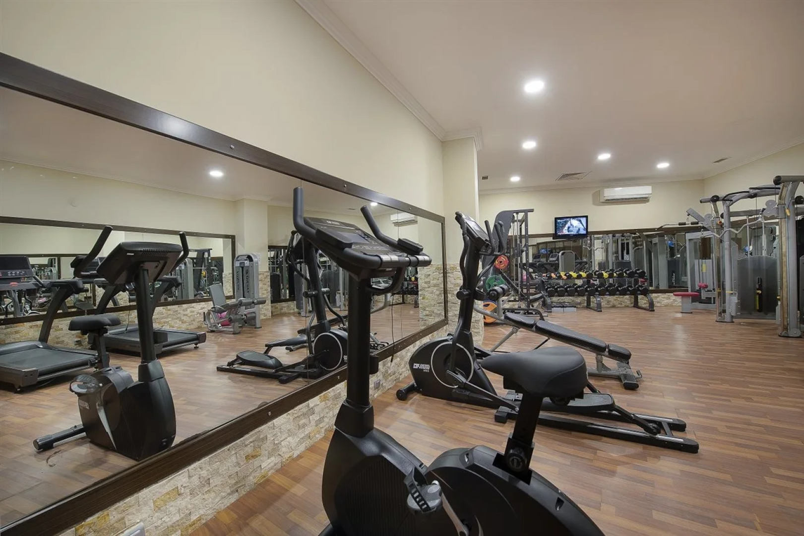 Quattro Beach Spa & Resort Hotel