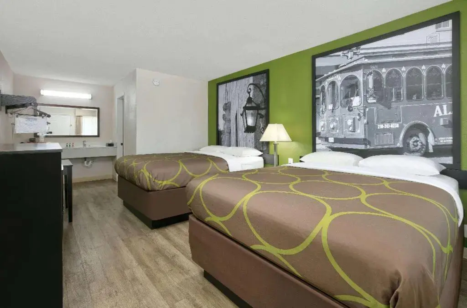 Super 8 by Wyndham Palestine TX