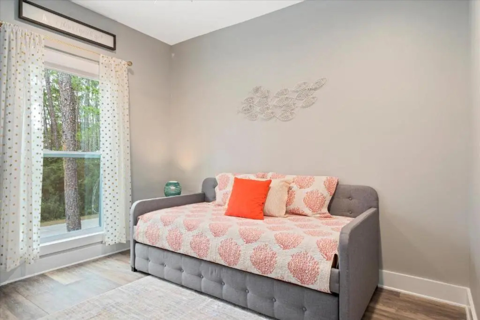 The Hummingbird House - East End Island / Pet Friendly