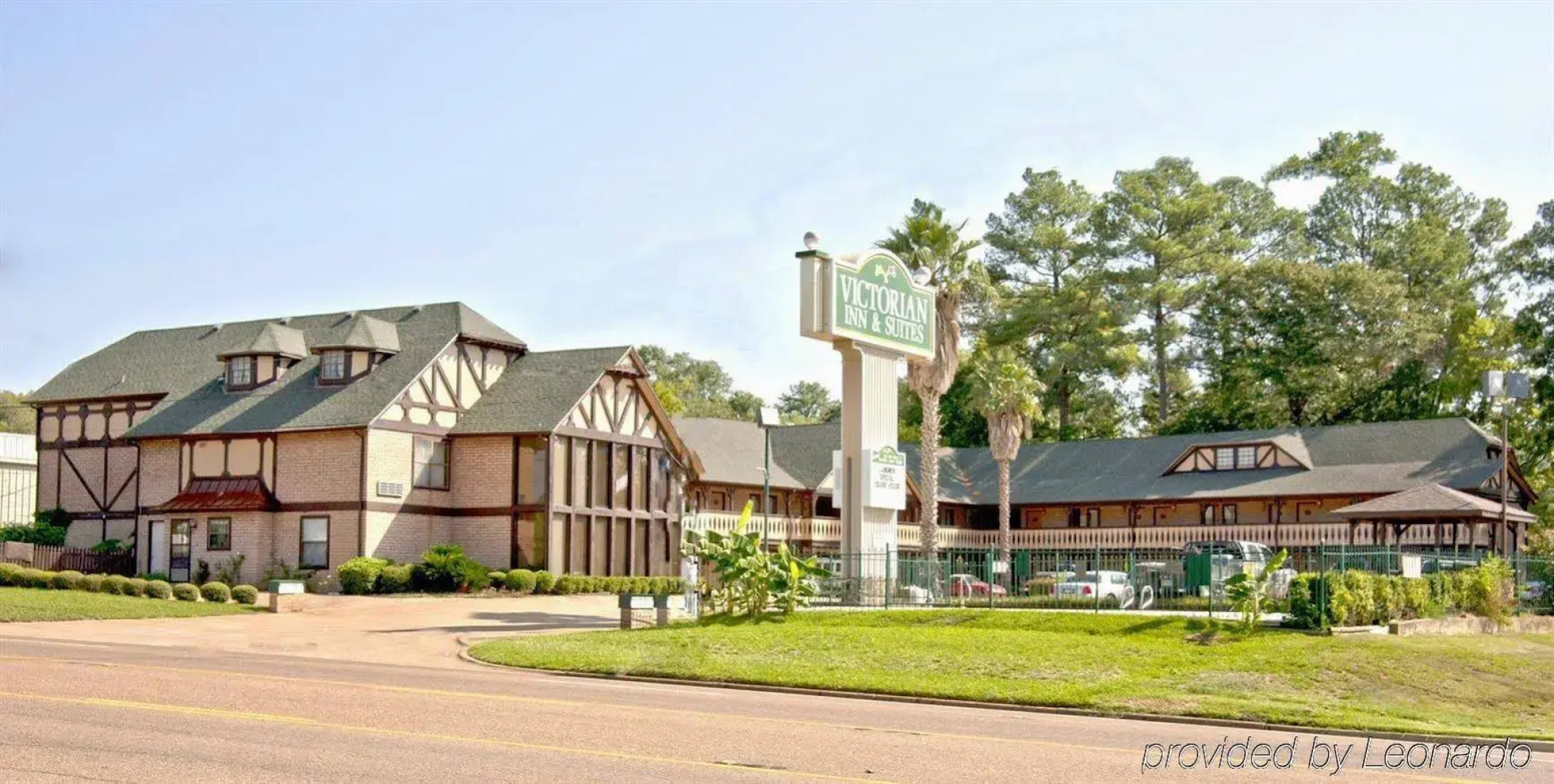 Victorian Inn & Suites