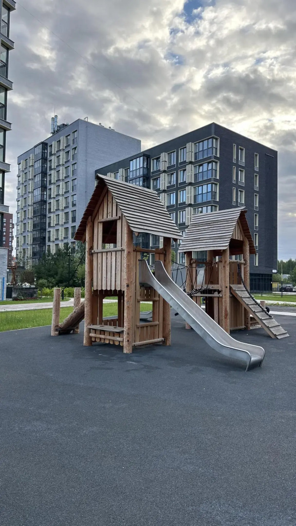 Moon72 (Мун72) на улице Сергея Джанбровского 17