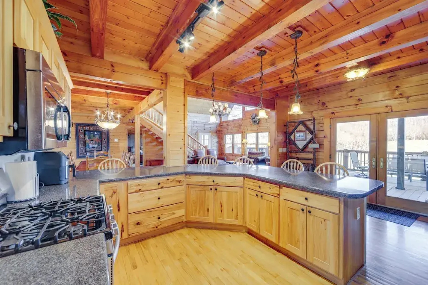 Luxury Mountain Cabin With Hot Tub & Pool Table!