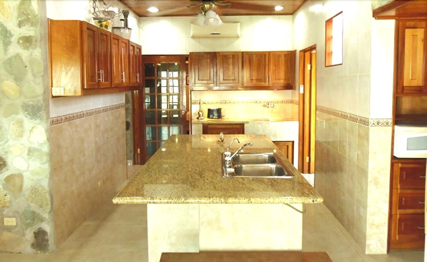 Spacious Casa Ken with Golf Cart