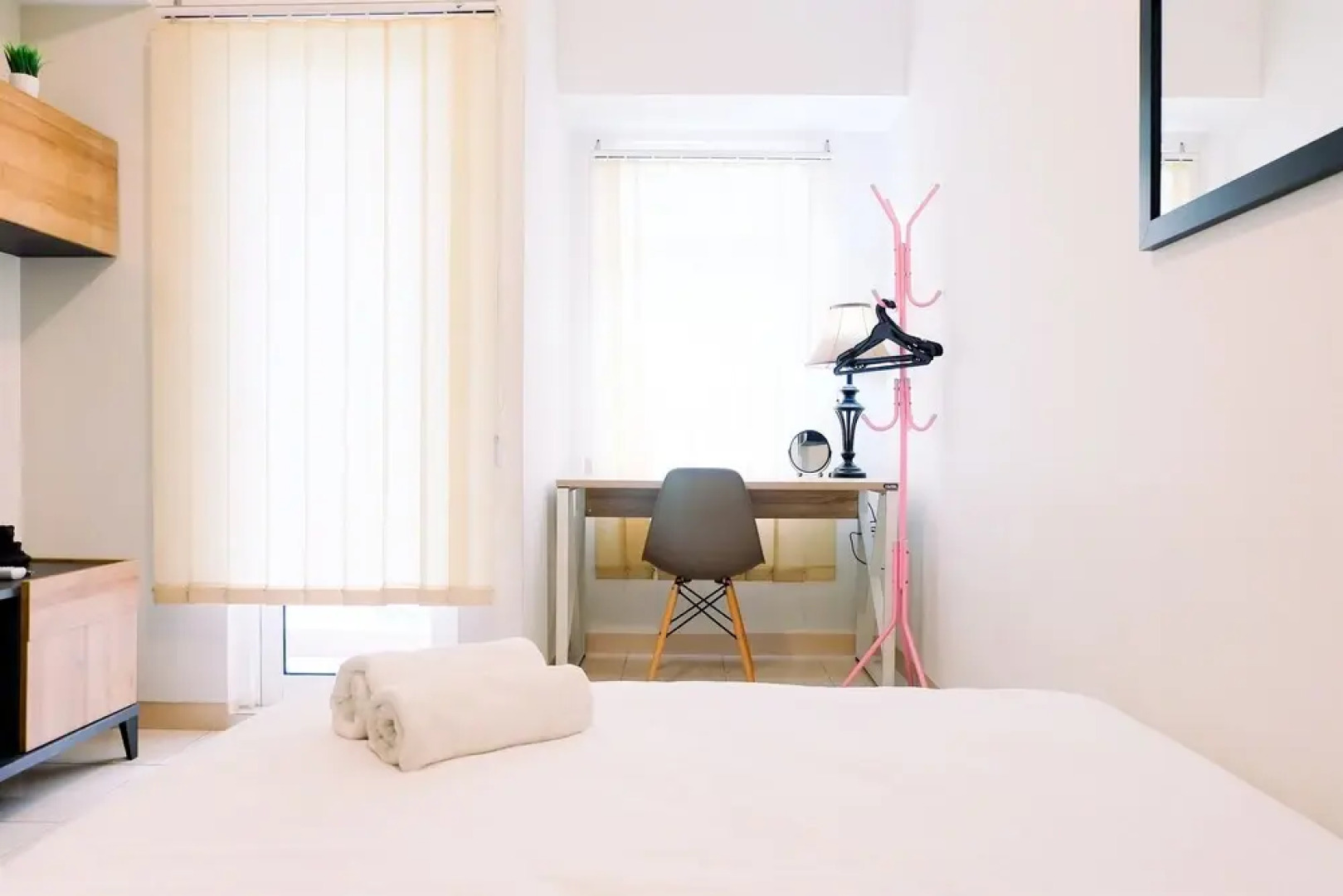 Stylish Studio The Springlake Summarecon Bekasi Apartment