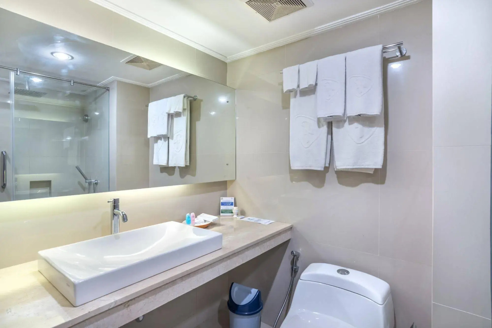 Отель Bali Beach