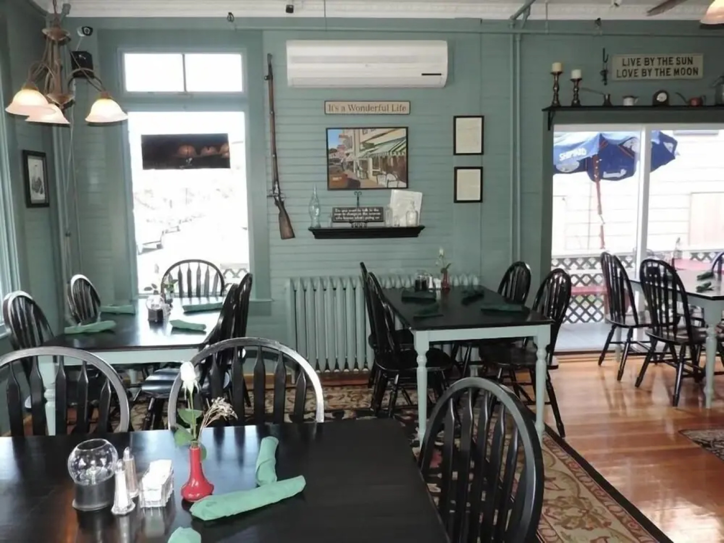 Drydock Cafe & Inn