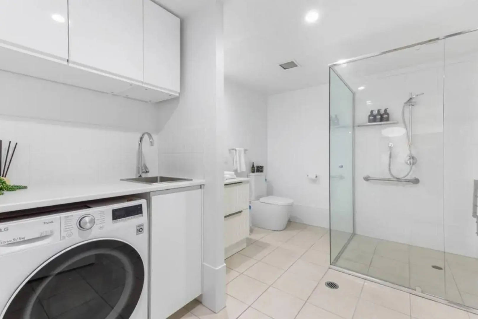 Fresh Beautifully Styled 2 BR Resort Apt at Marcoola