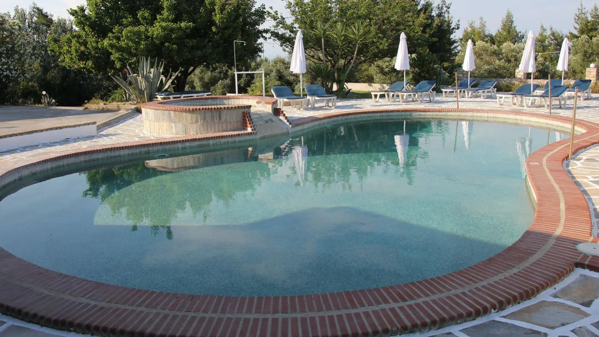 Pashos Hotel