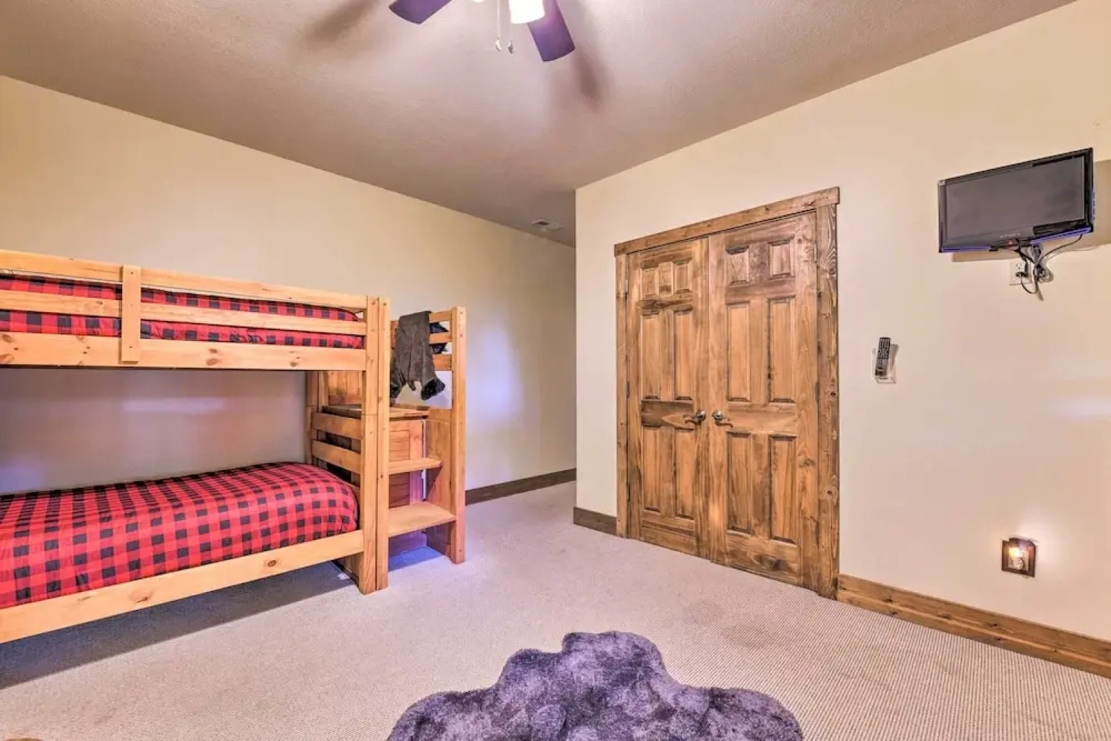 Luxe Lodge Near Smoky Mountains: Views & Hot Tub!