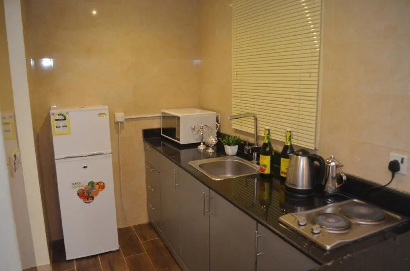 Grand Plaza Hotel Suites