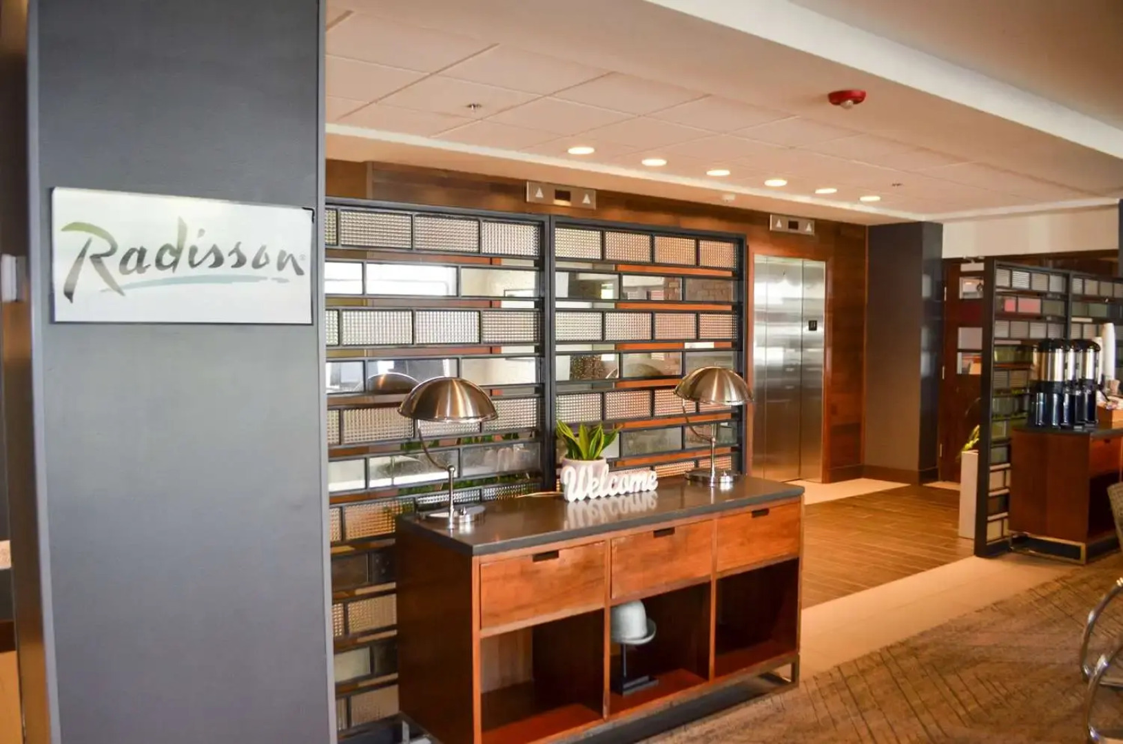 Radisson Hotel Detroit Metro Airport 