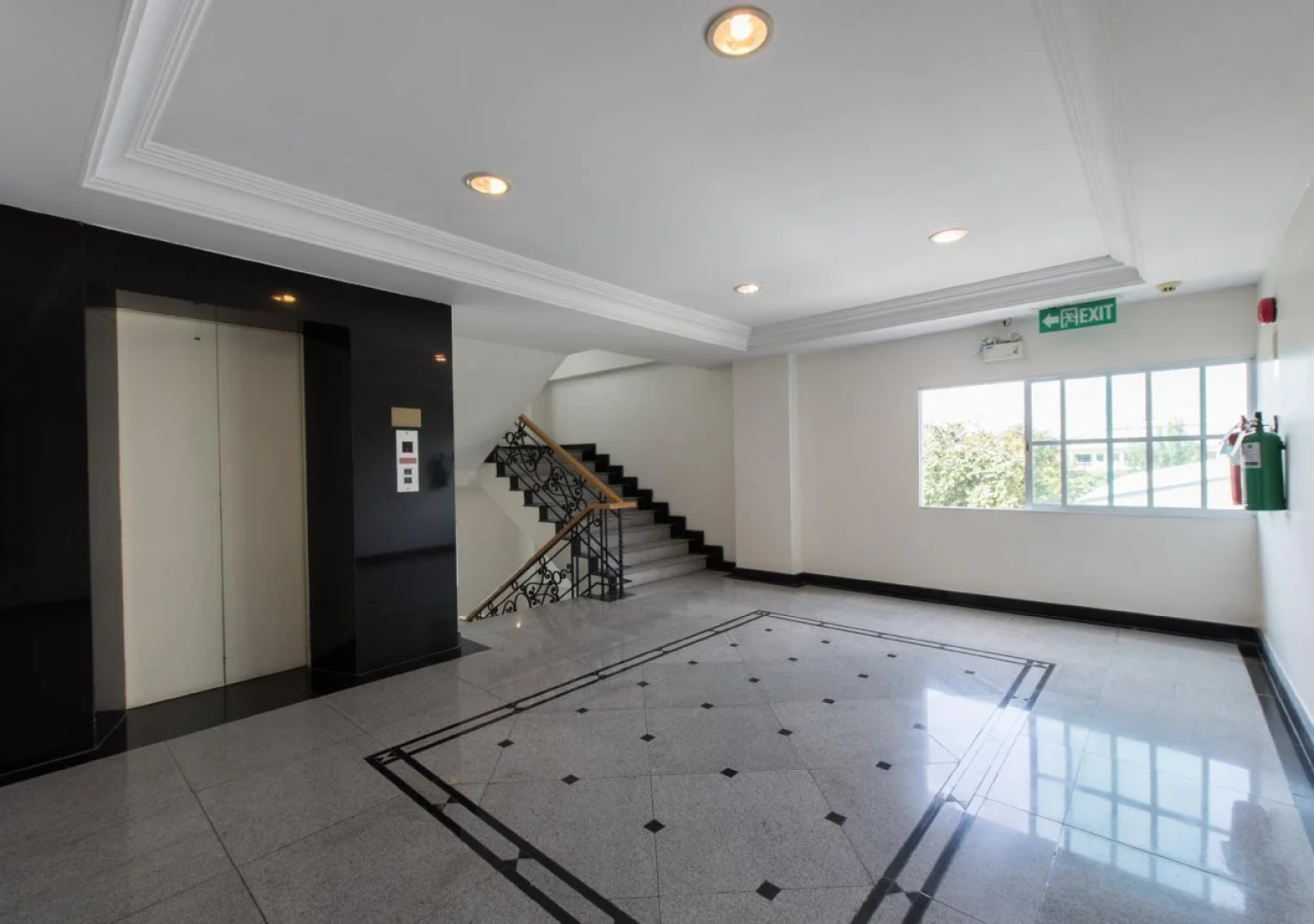 Romance Hotel Srinakarin