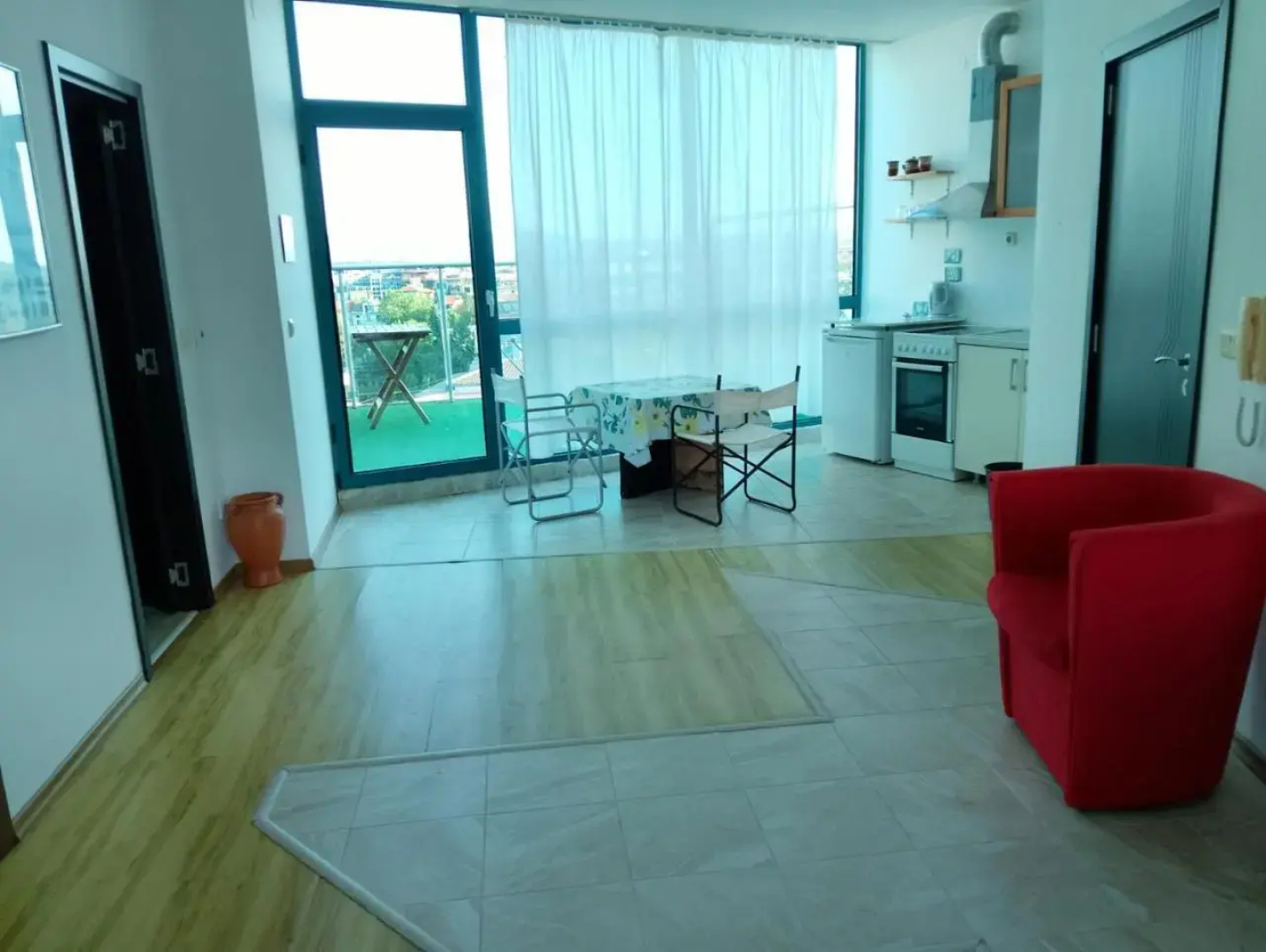 802, spacy apm with sea view.
