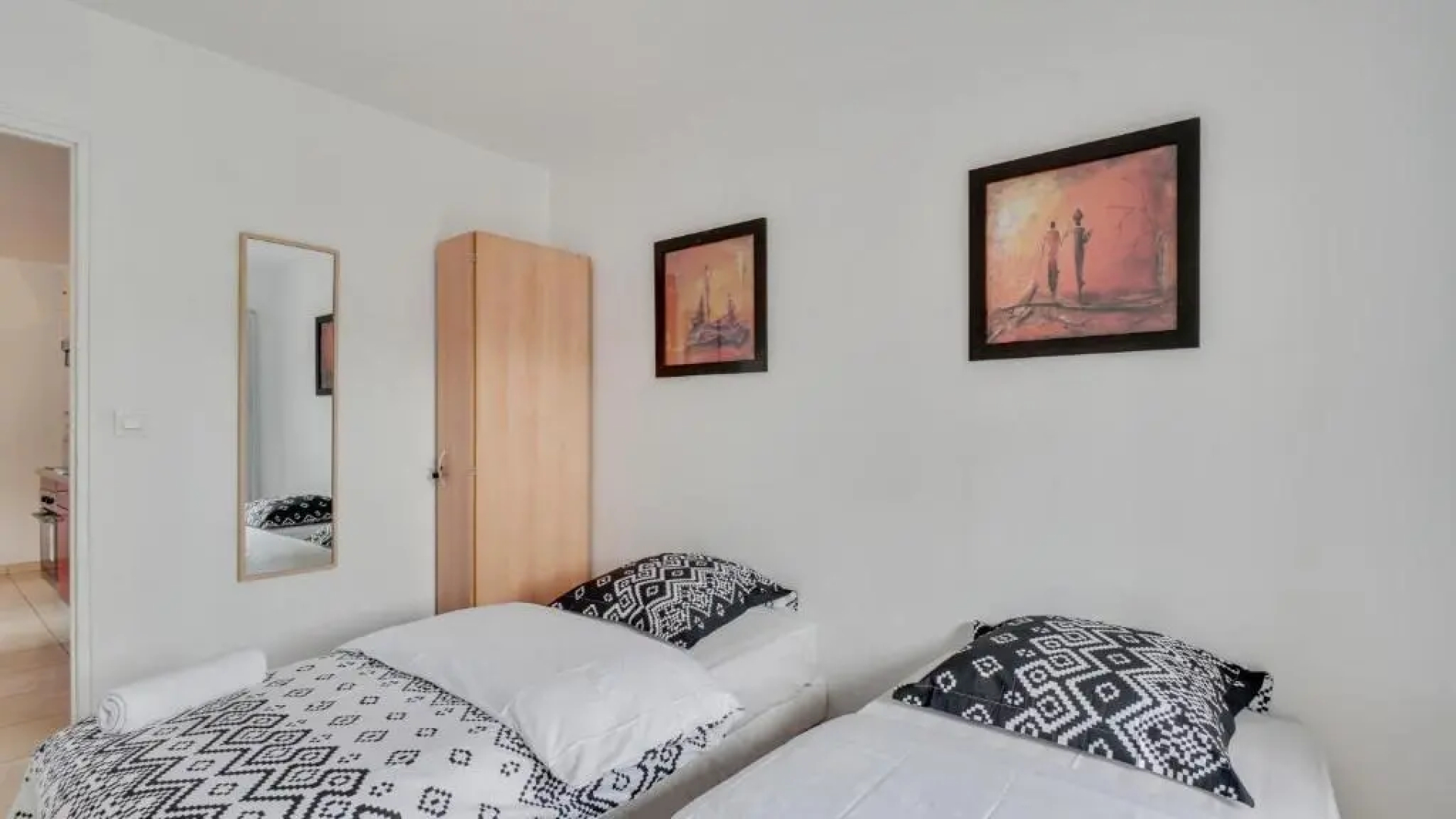 Chic apart with parking near Paris