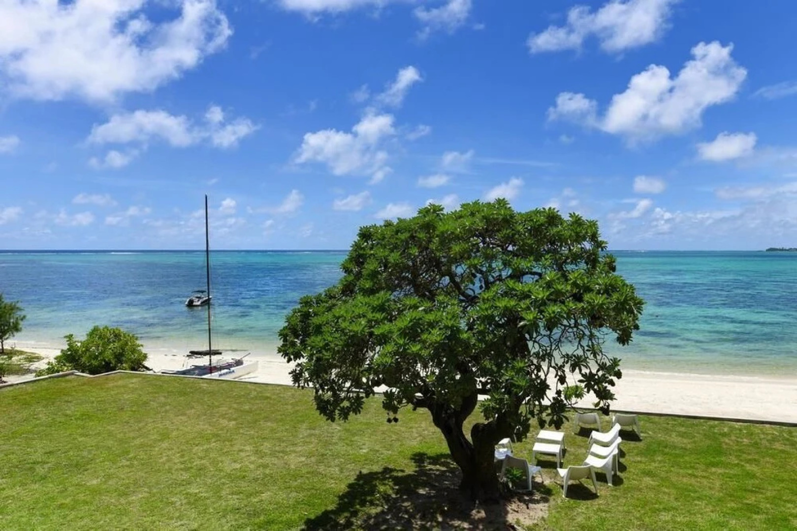 Beach and Pool Poste Lafayette