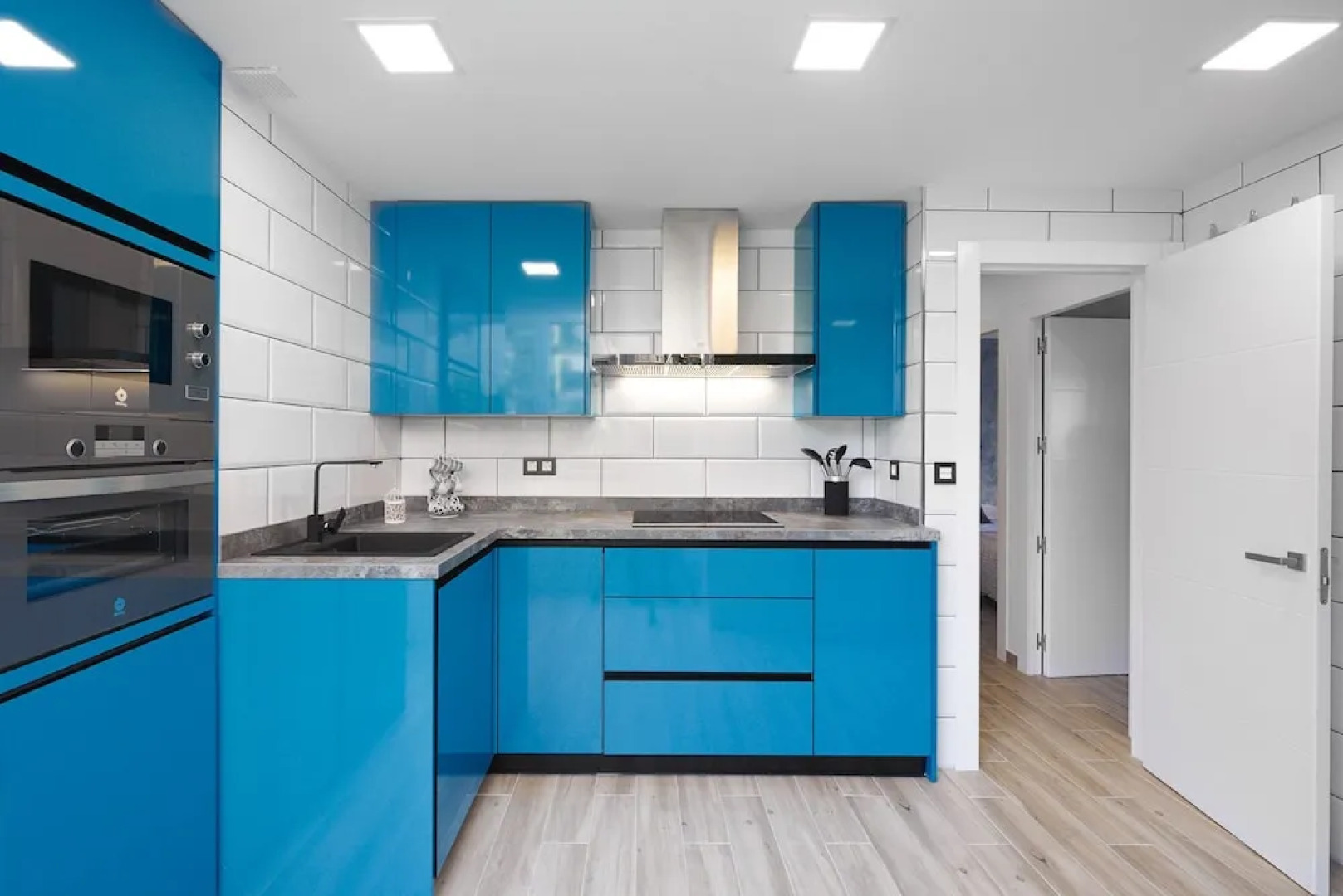 EnjoyGranada CONGRESS Pool and Parking