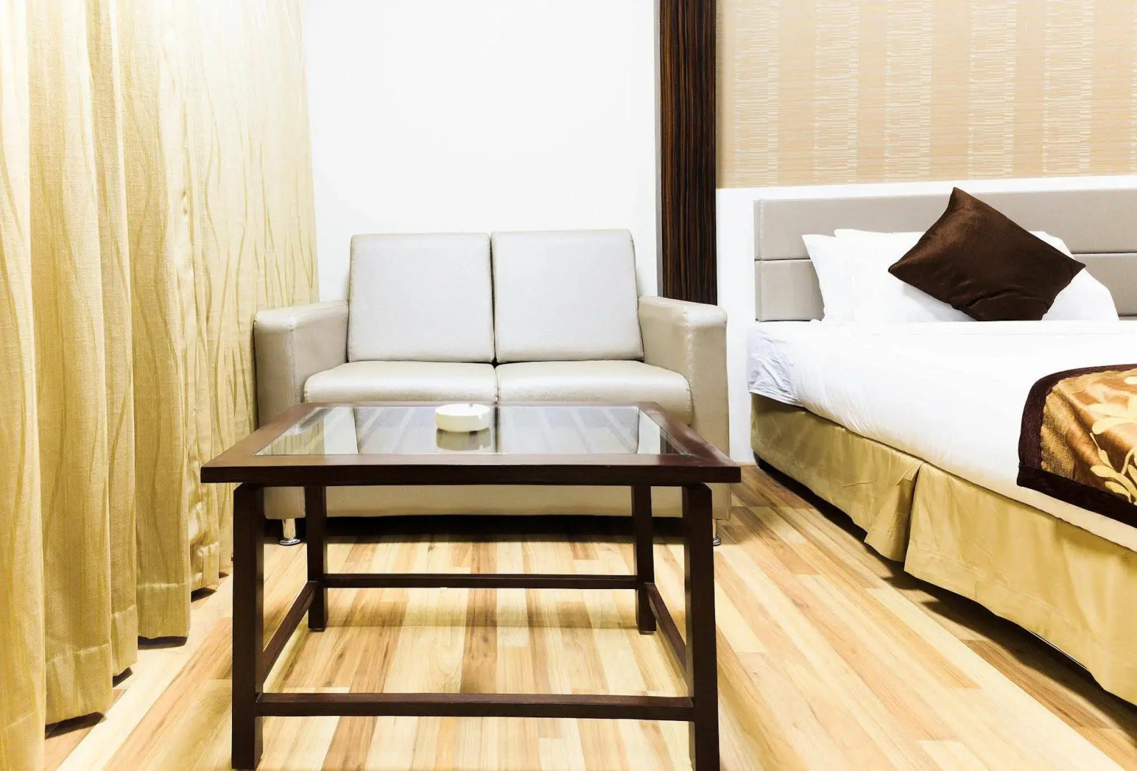 Zo Rooms Lakdi Ka Pul X Road