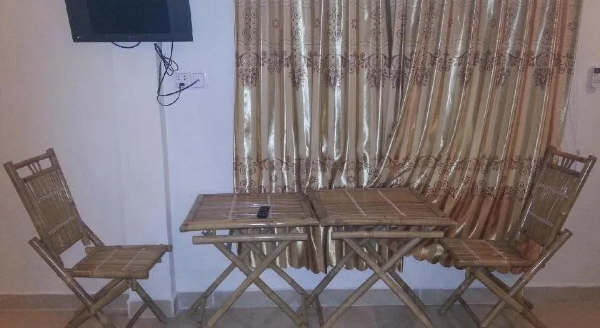 Moon River Guesthouse & Restaurant