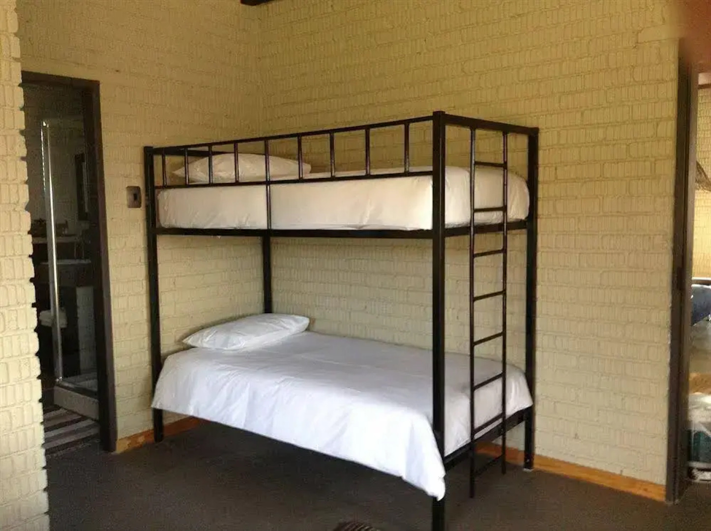 Reinheim River Chalets & Caravan Park