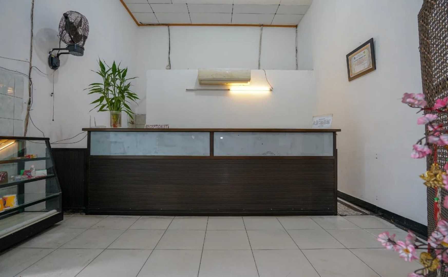 OYO 1216 Hotel Sejati