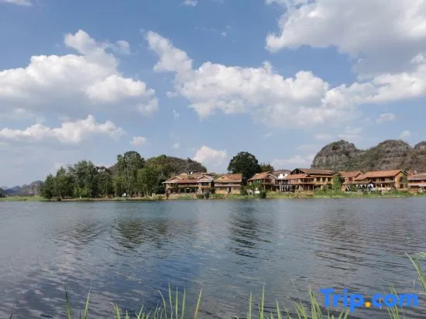 Rizha Baizha Lake View Inn