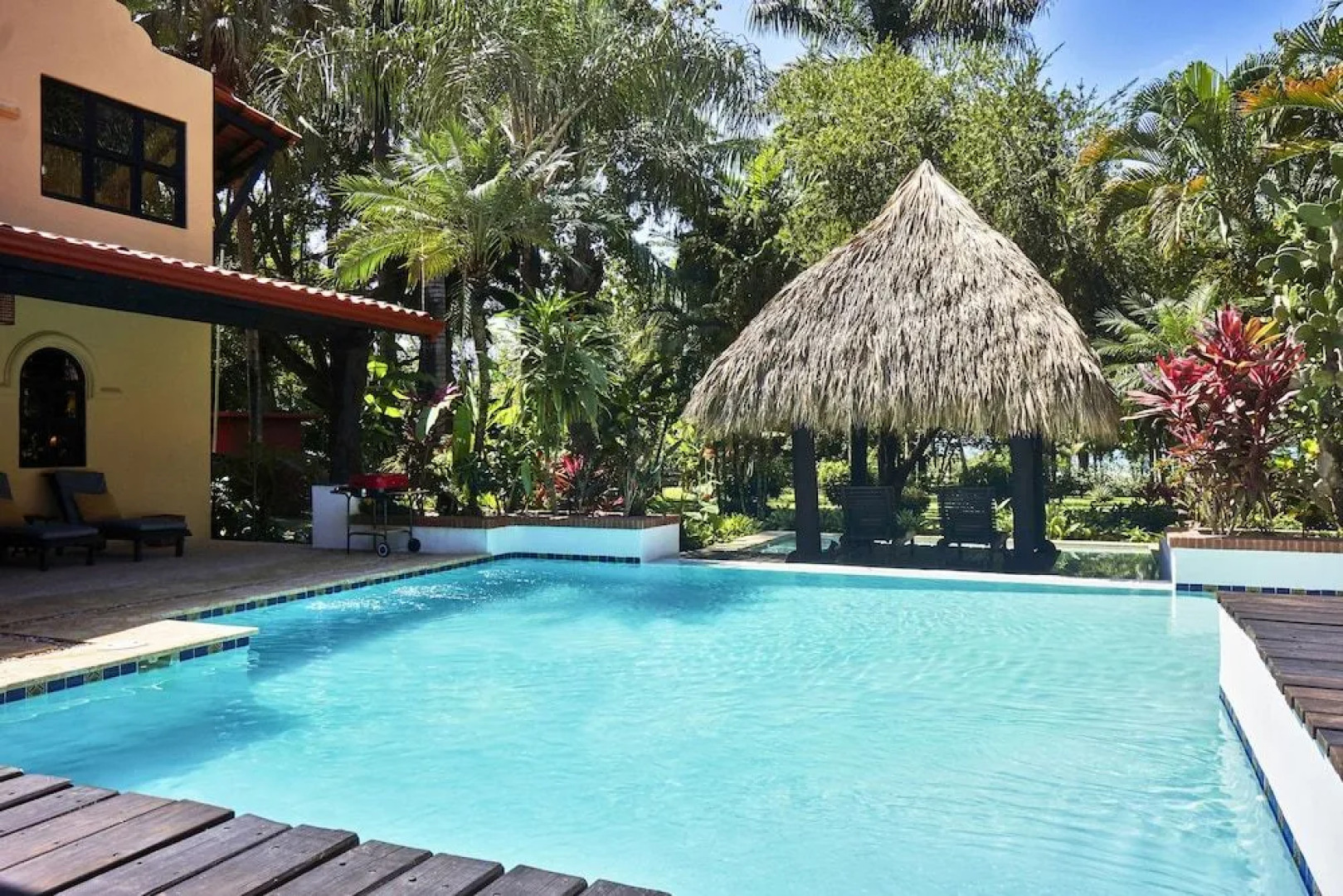 Paradise Beach Lodge