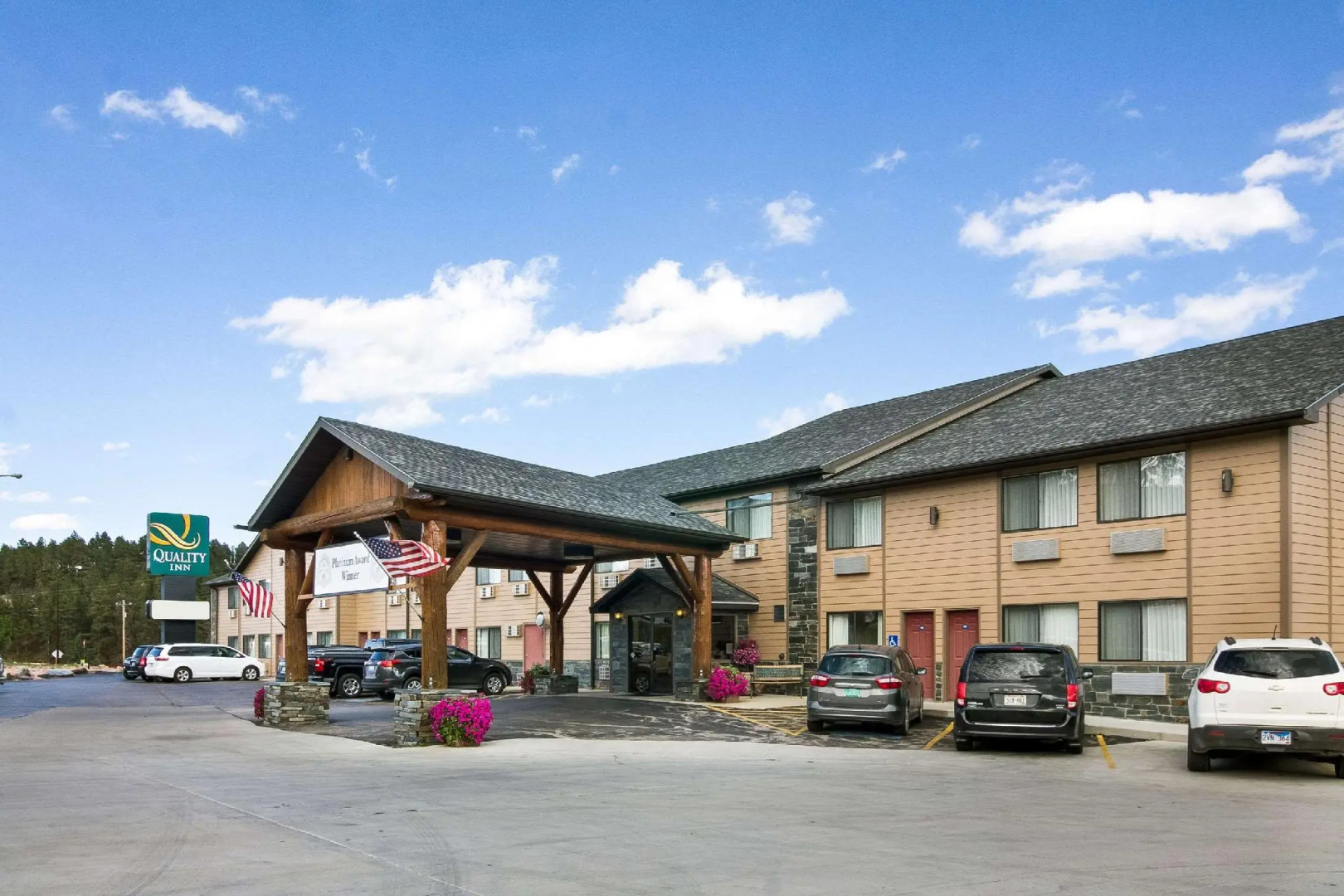 EverSpring Inn & Suites