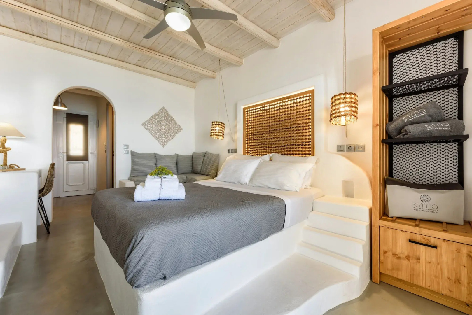 Blue Waves Suites & Apartments To Kyma