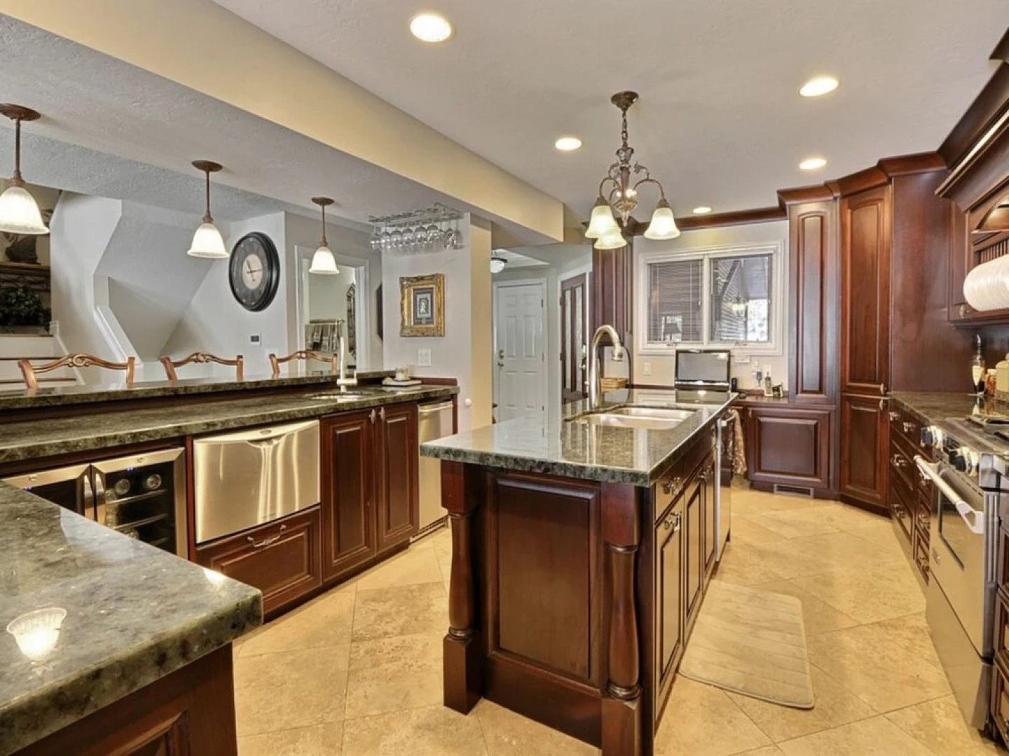 Luxury Townhome at the Canyons by AvantStay Located in Historic Park City w Hot Tub