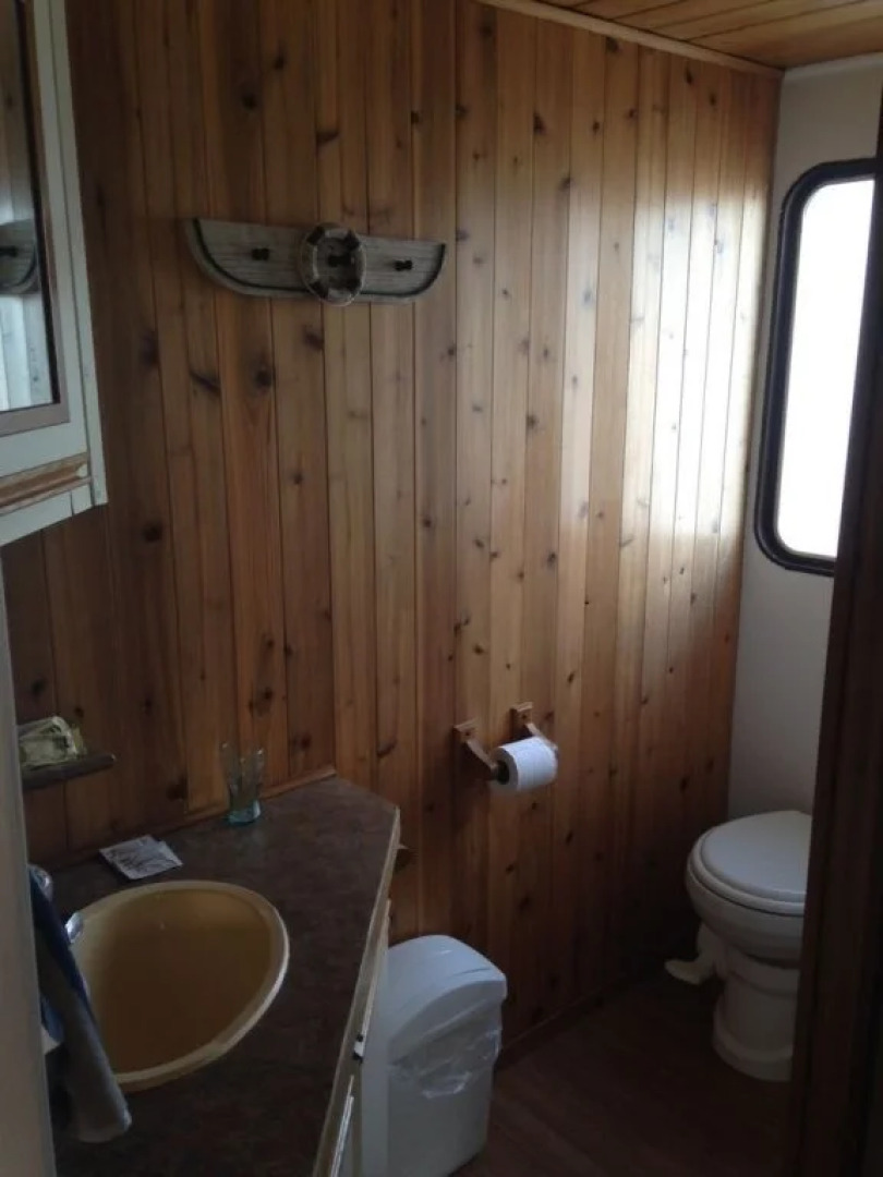 Diverse Rentals & Vacations FLOATEL