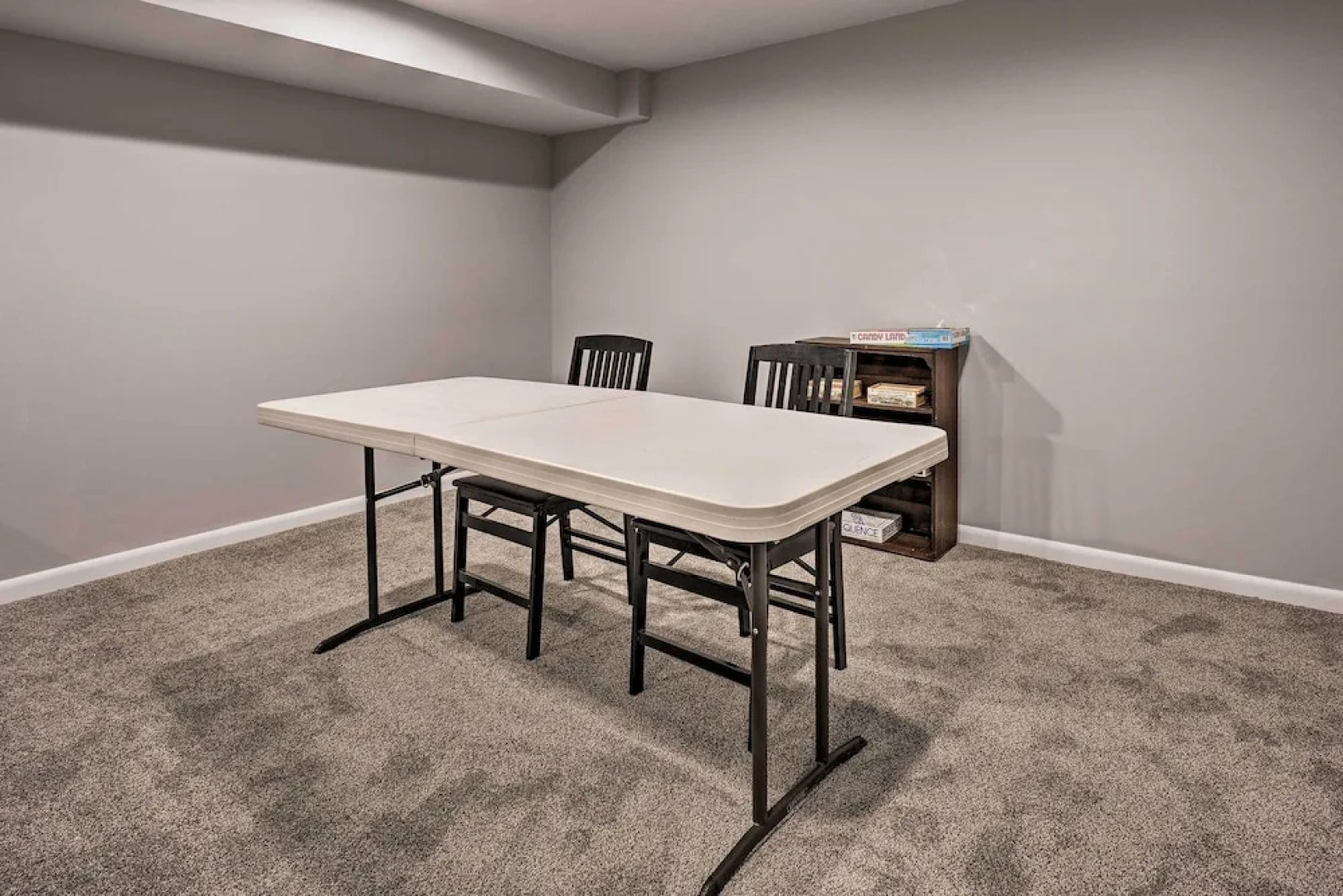 Homey Duplex - 10 Mi to Downtown Grand Rapids!