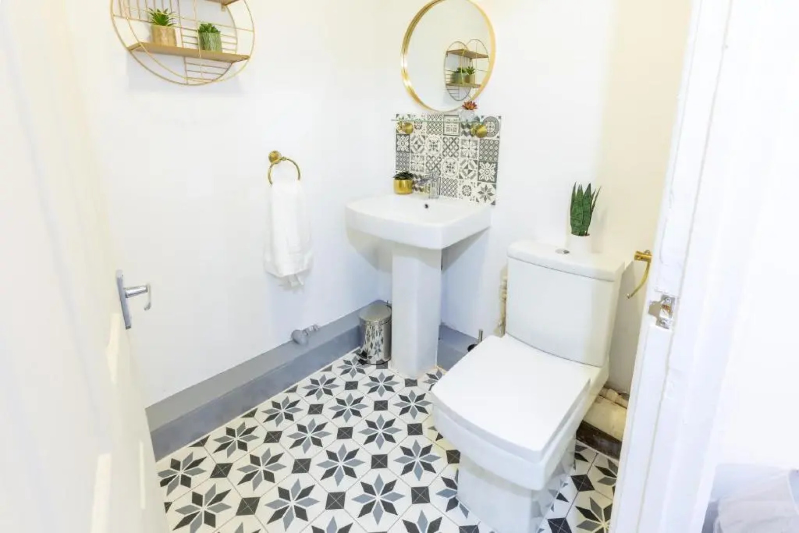 Queen Street Apartments