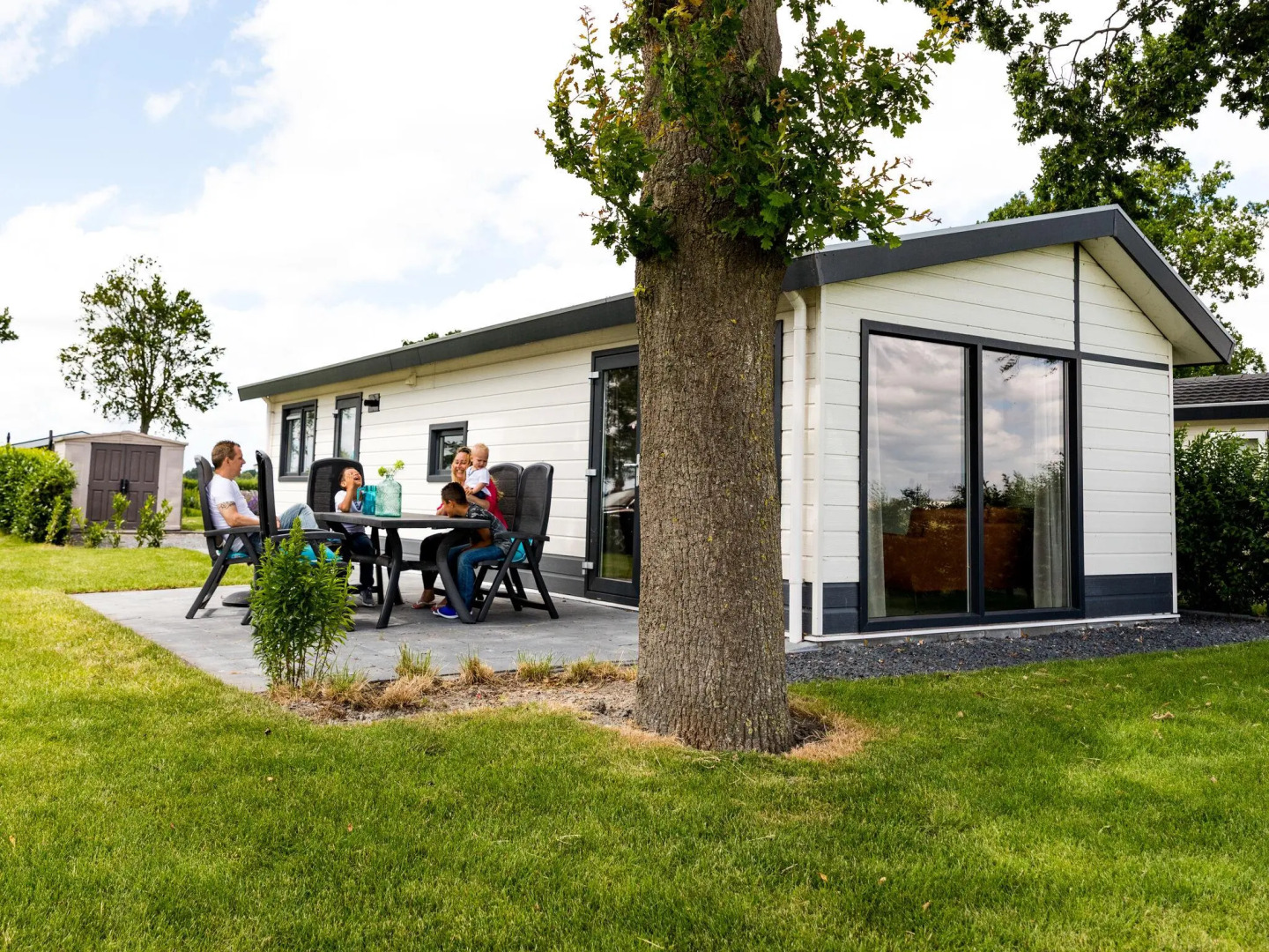 Detached, light chalet with dishwasher not far from Hoorn