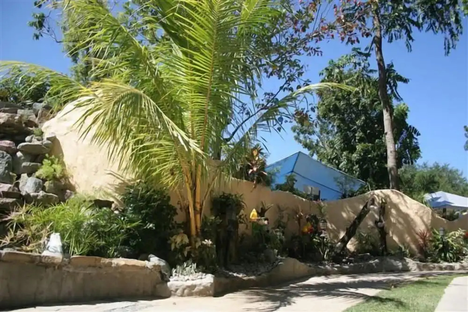 RedDoorz Plus @ Rio Grande de Laoag Resort Hotel Ilocos Norte (Quarantine Hotel)