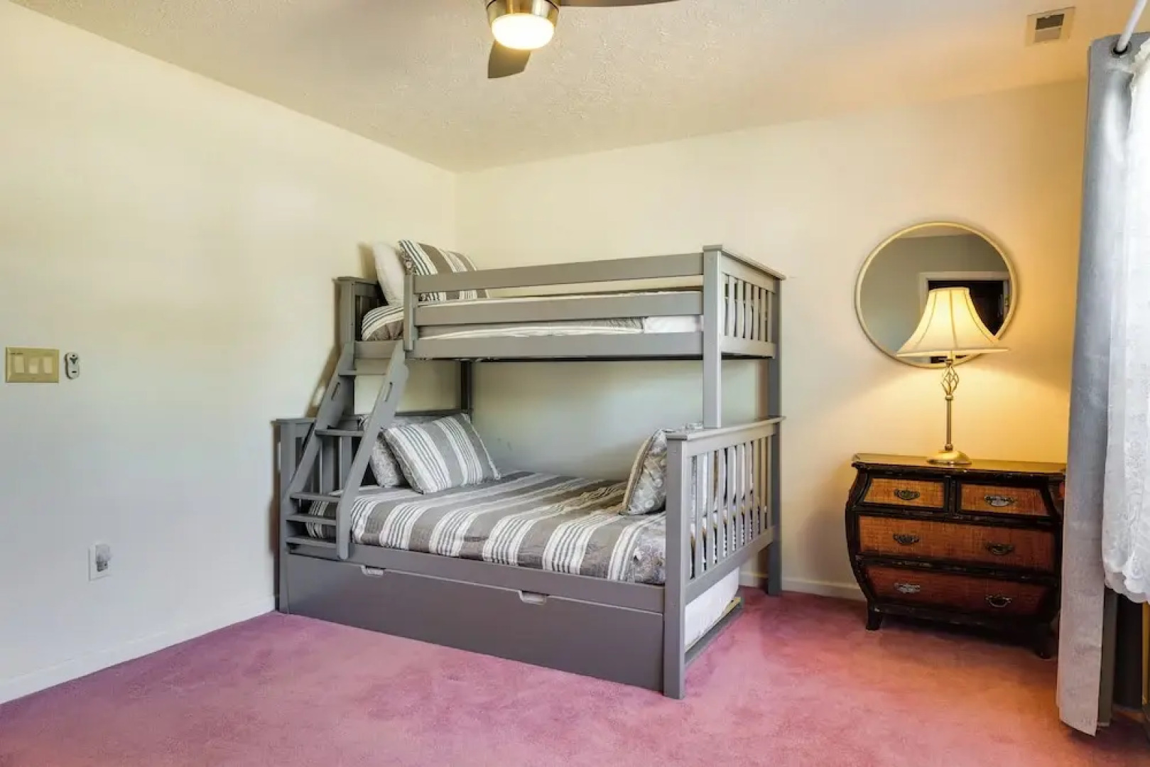 Pine Knoll Shores Getaway - Walk to Beach!