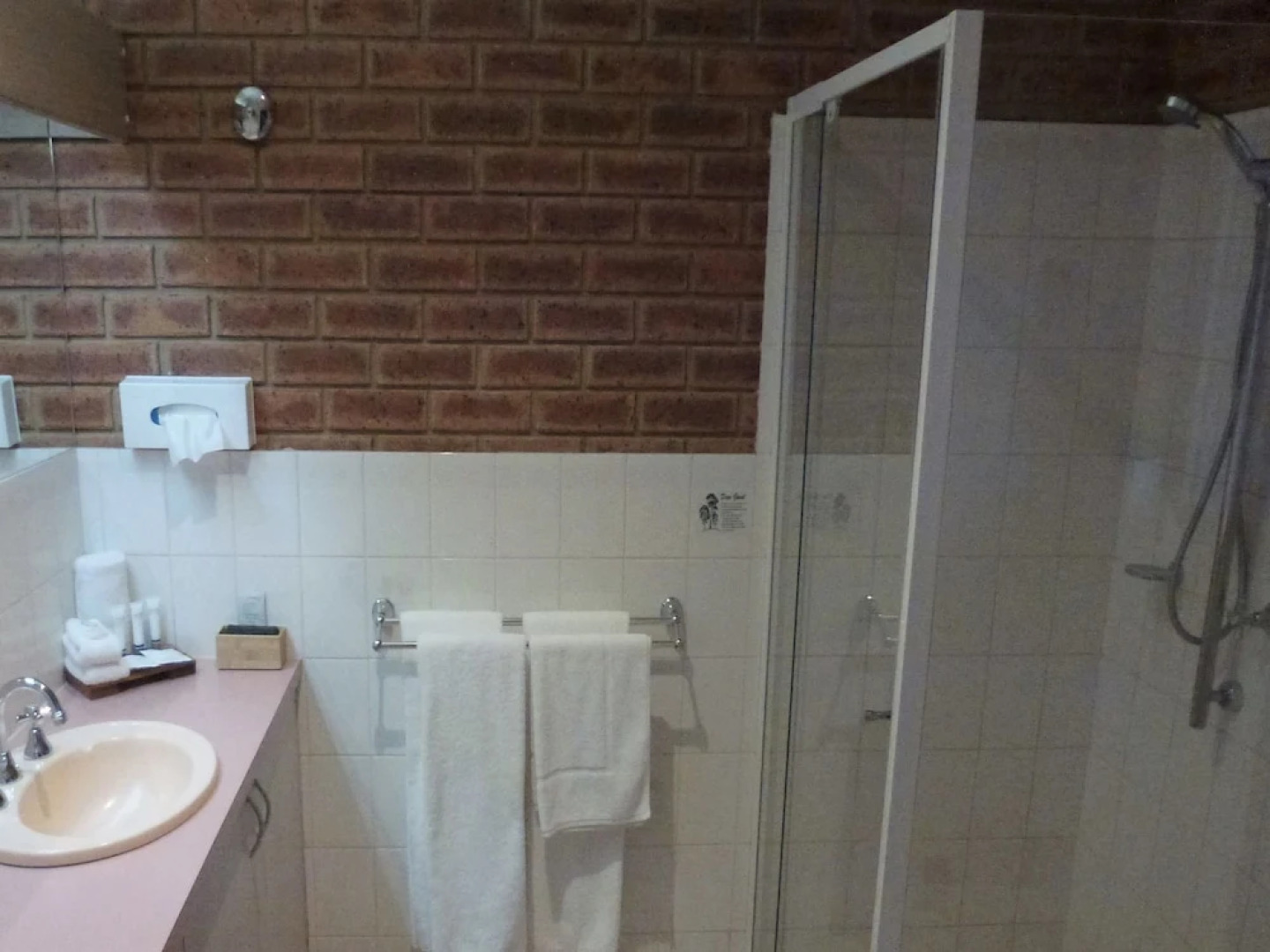 BEST WESTERN Colonial Motor Inn