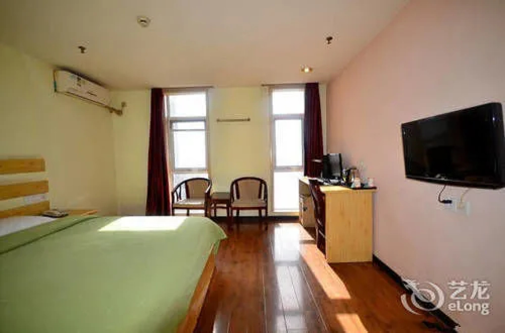 Yonggang Business Hotel