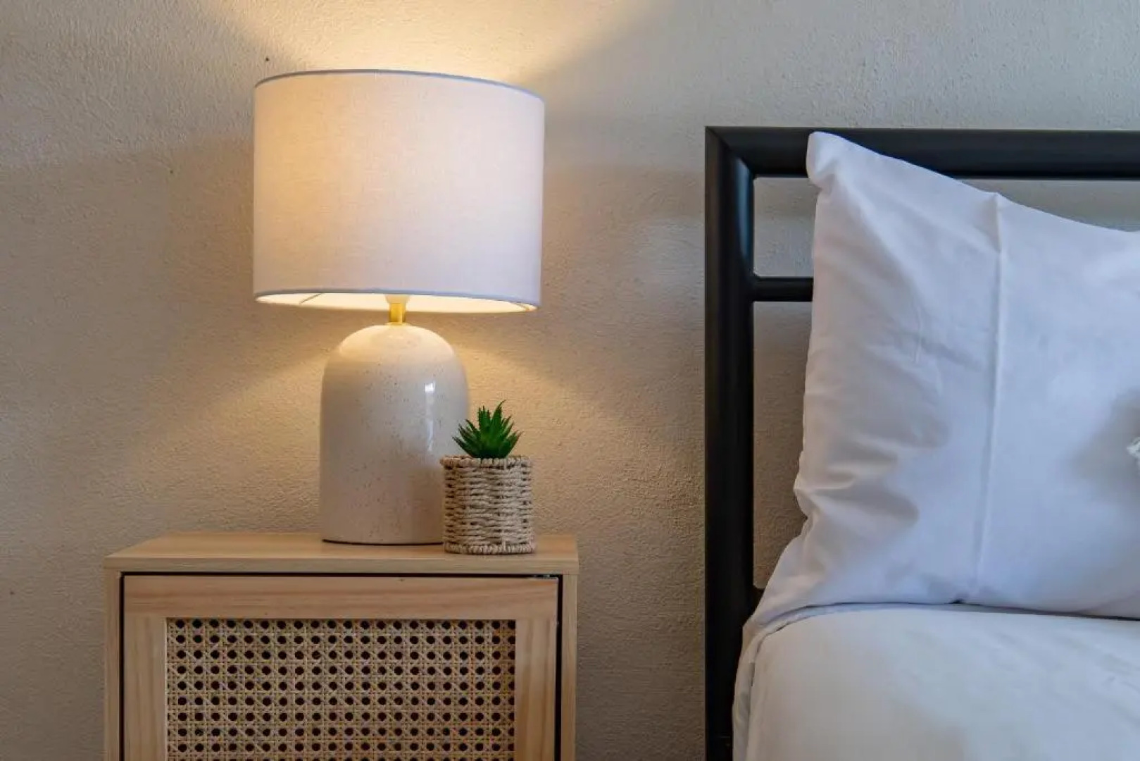 Erromango escape wifi pool