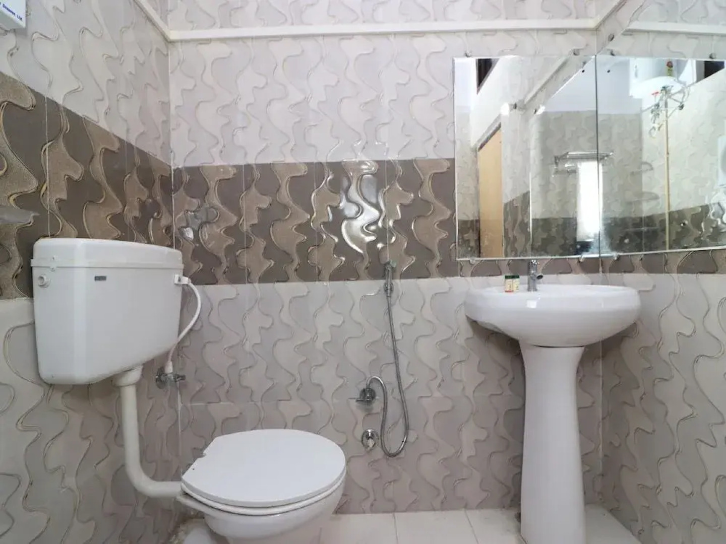 OYO 24823 Amrit Guest House