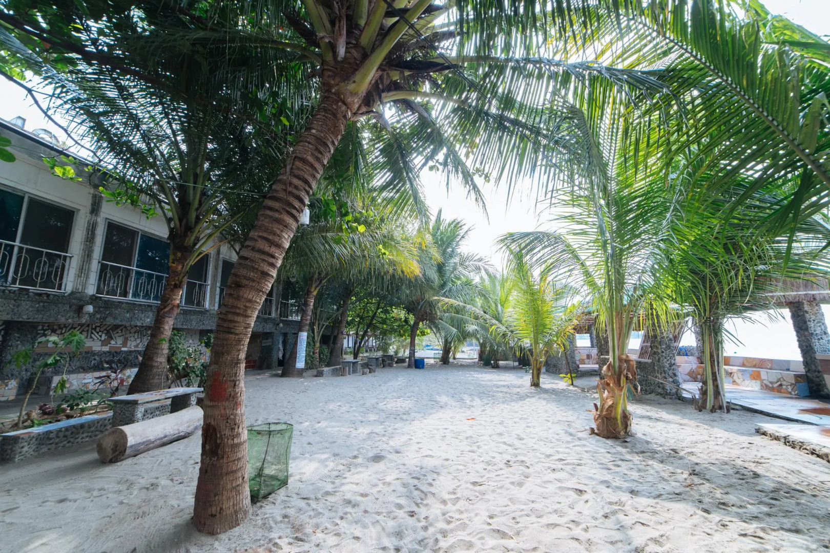 RedDoorz Plus @ Subic 2n2 Beach Resort Zambales