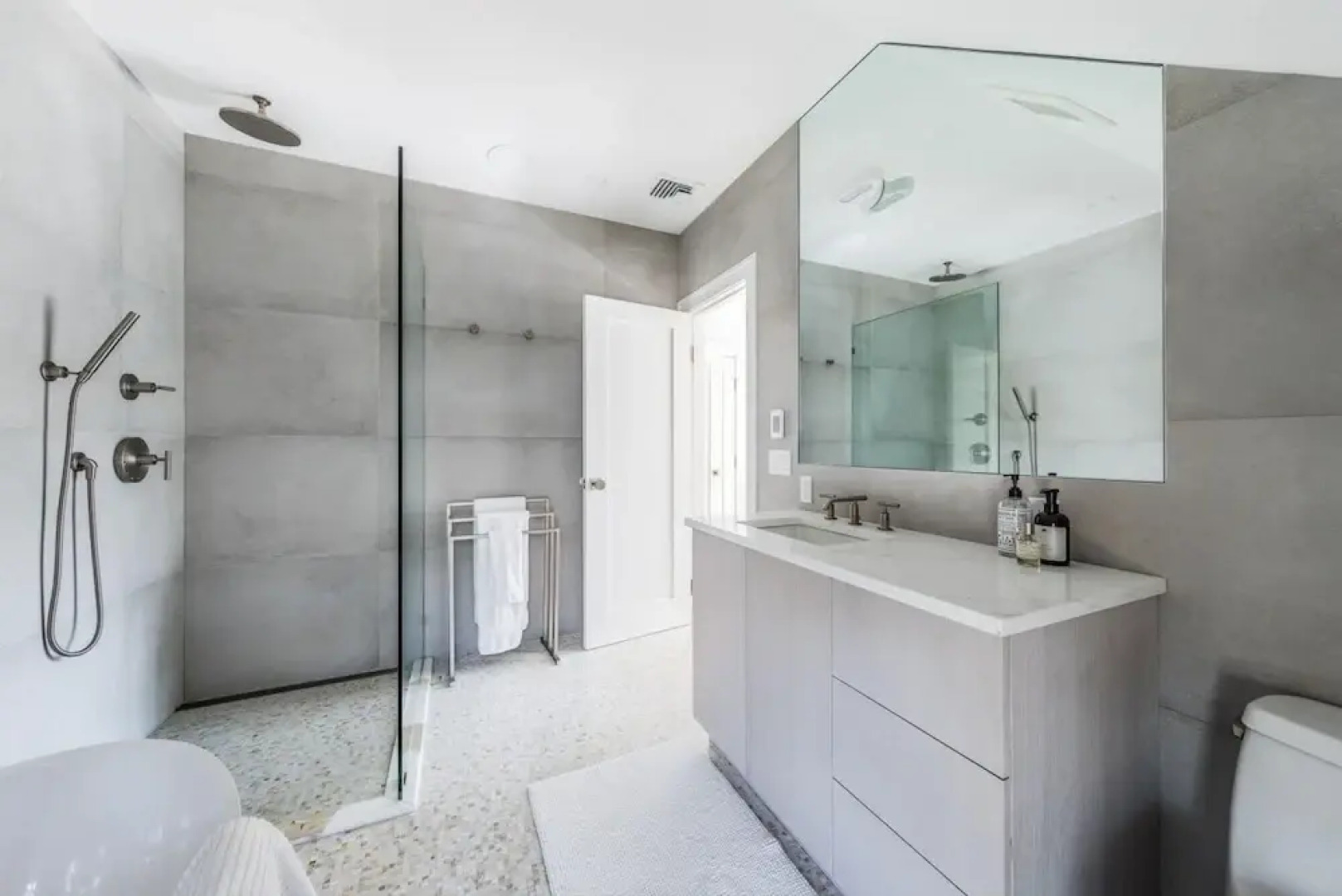 Heated Pool Grill Breakwater by Rovetravel