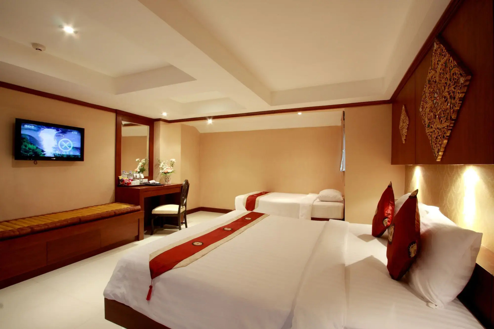 Отель Rayaburi Hotel Patong