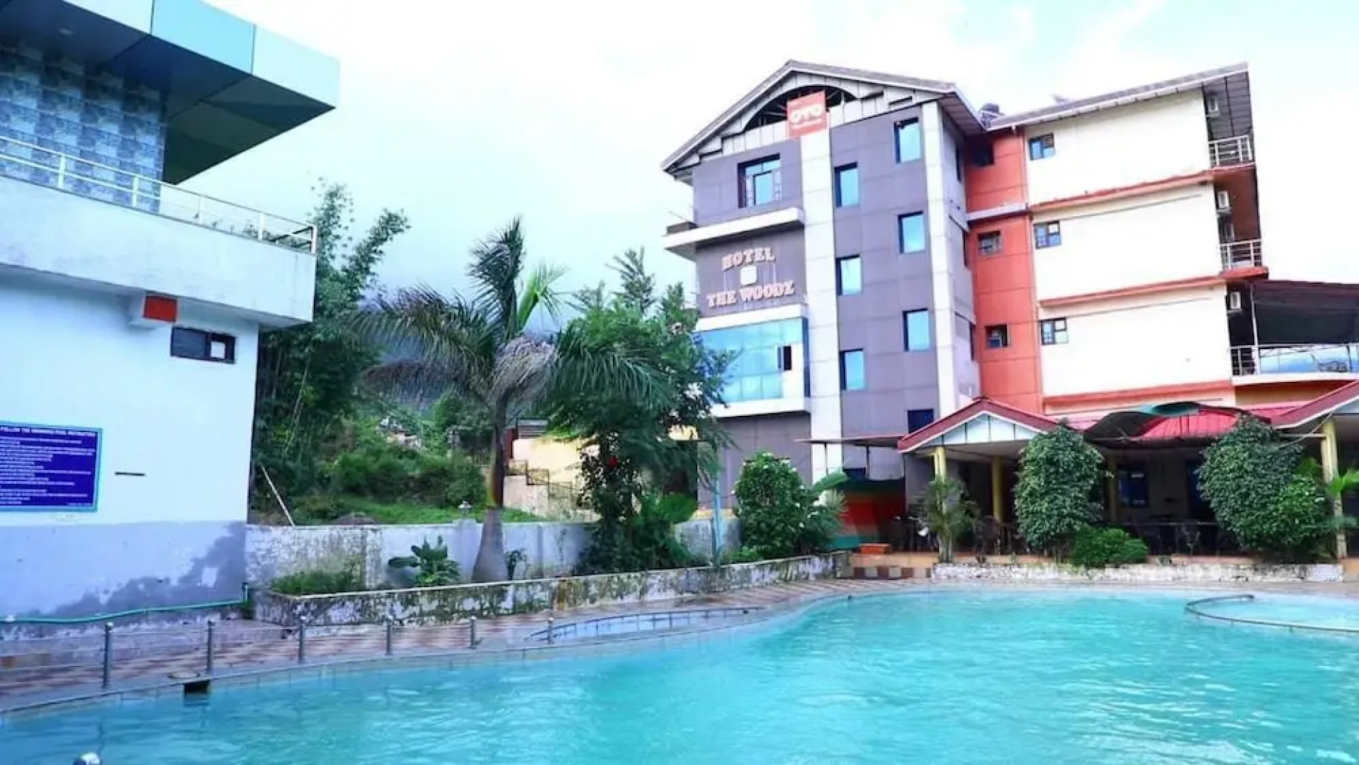 OYO 8367 Hotel The Woodz