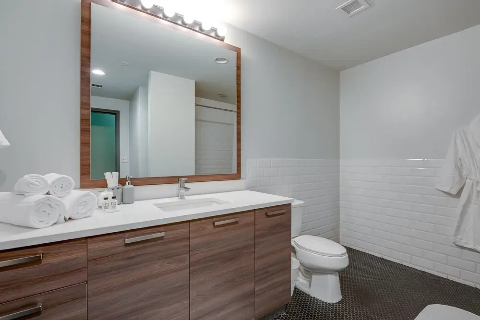 Downtown Dallas Apartments by Hosteeva