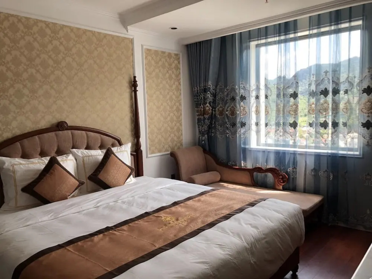 Hoang Nham Luxury Hotel