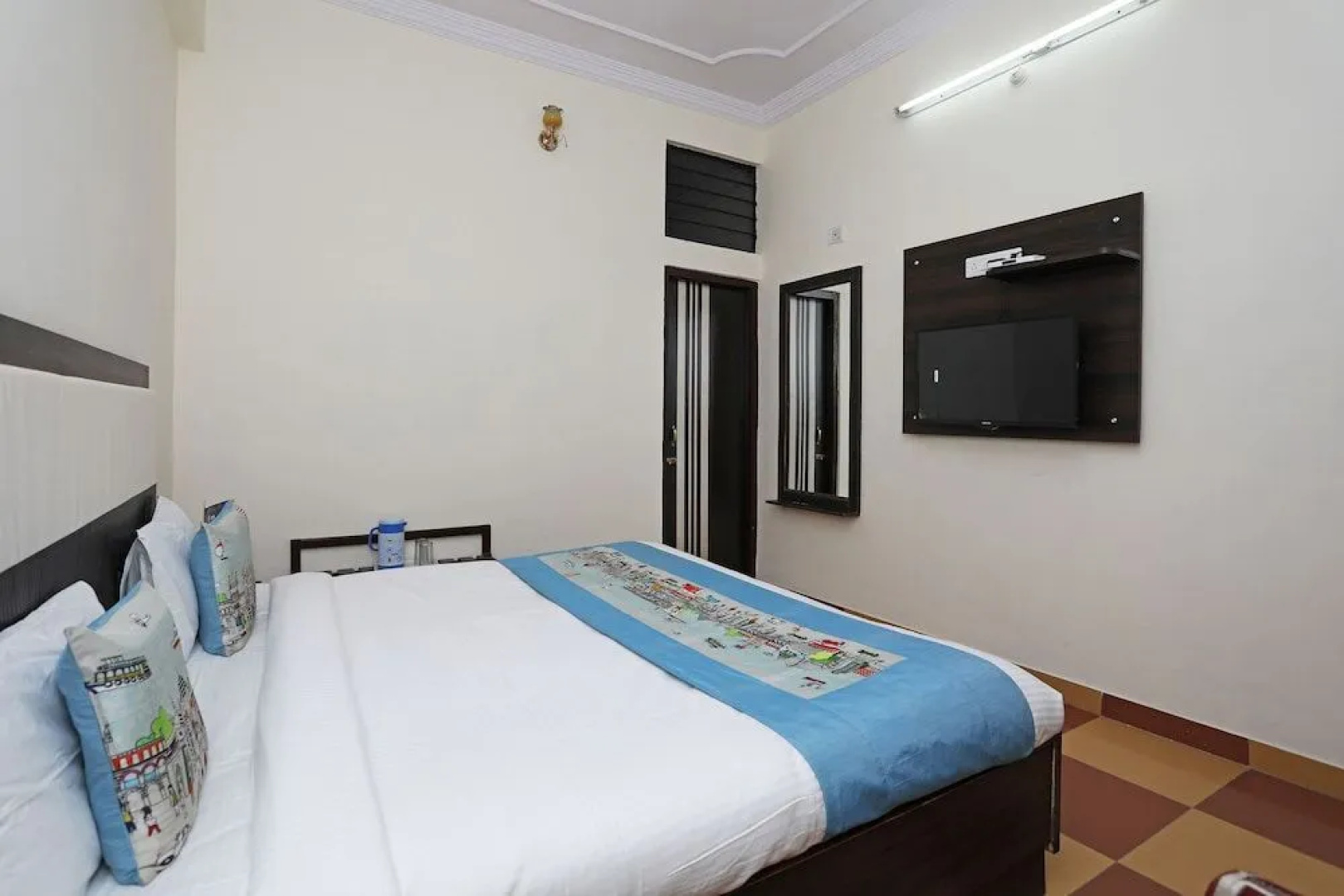 OYO 10413 Hotel Royal Plaza