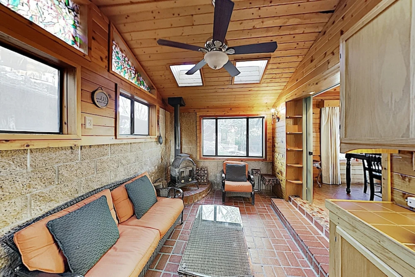 Expansive Haven W/ Fireplaces & Epic Game Room Home