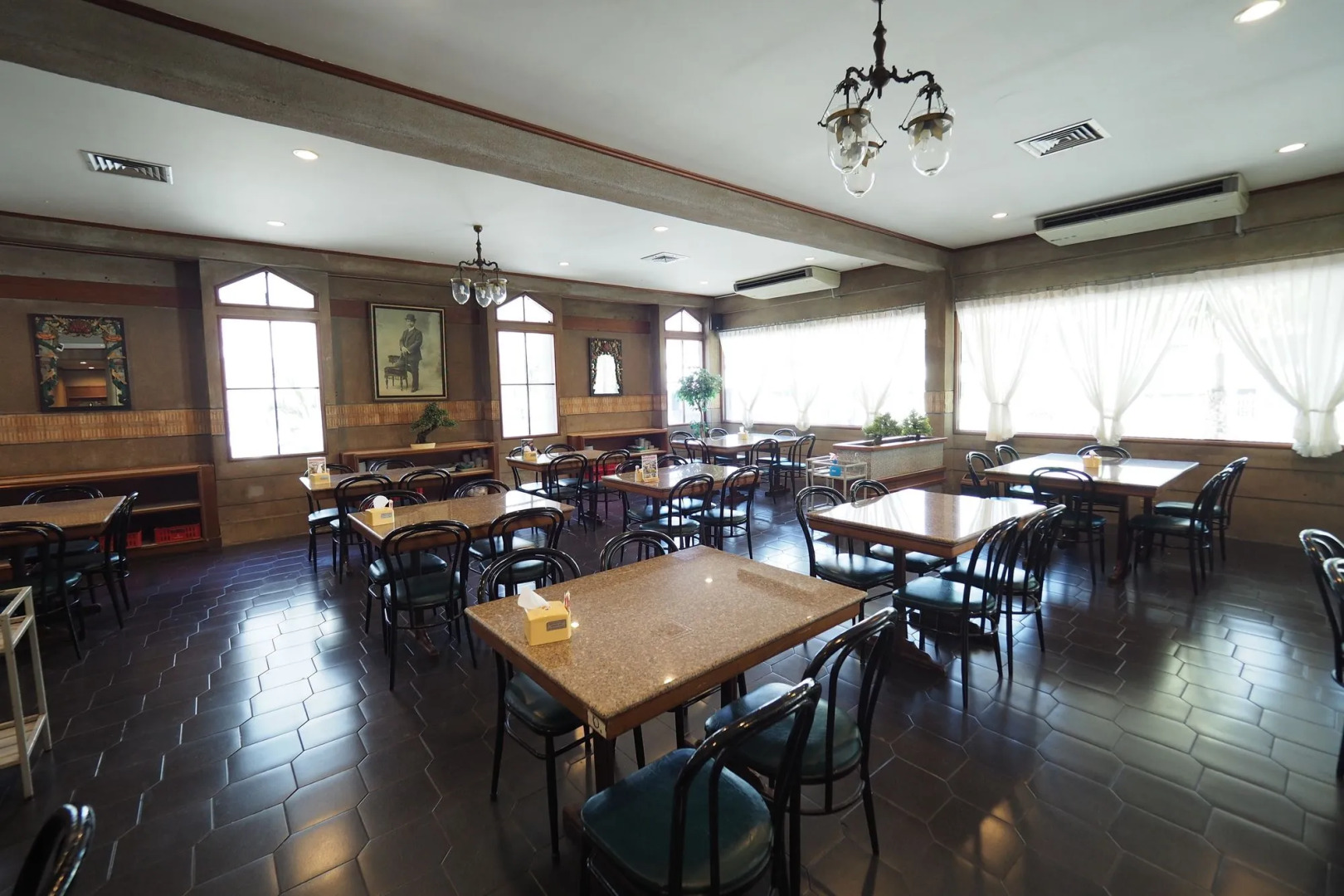 Pachara Hotel and Restaurant